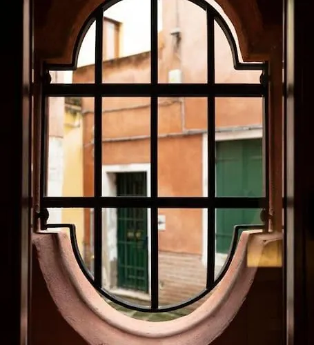 Daire Ca' Lezze Charming Venedik